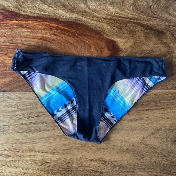 🌊RipCurl🦖SOLD!🦖 Bikini top & bottom size Medium 🌺 - Picture 9 of 13